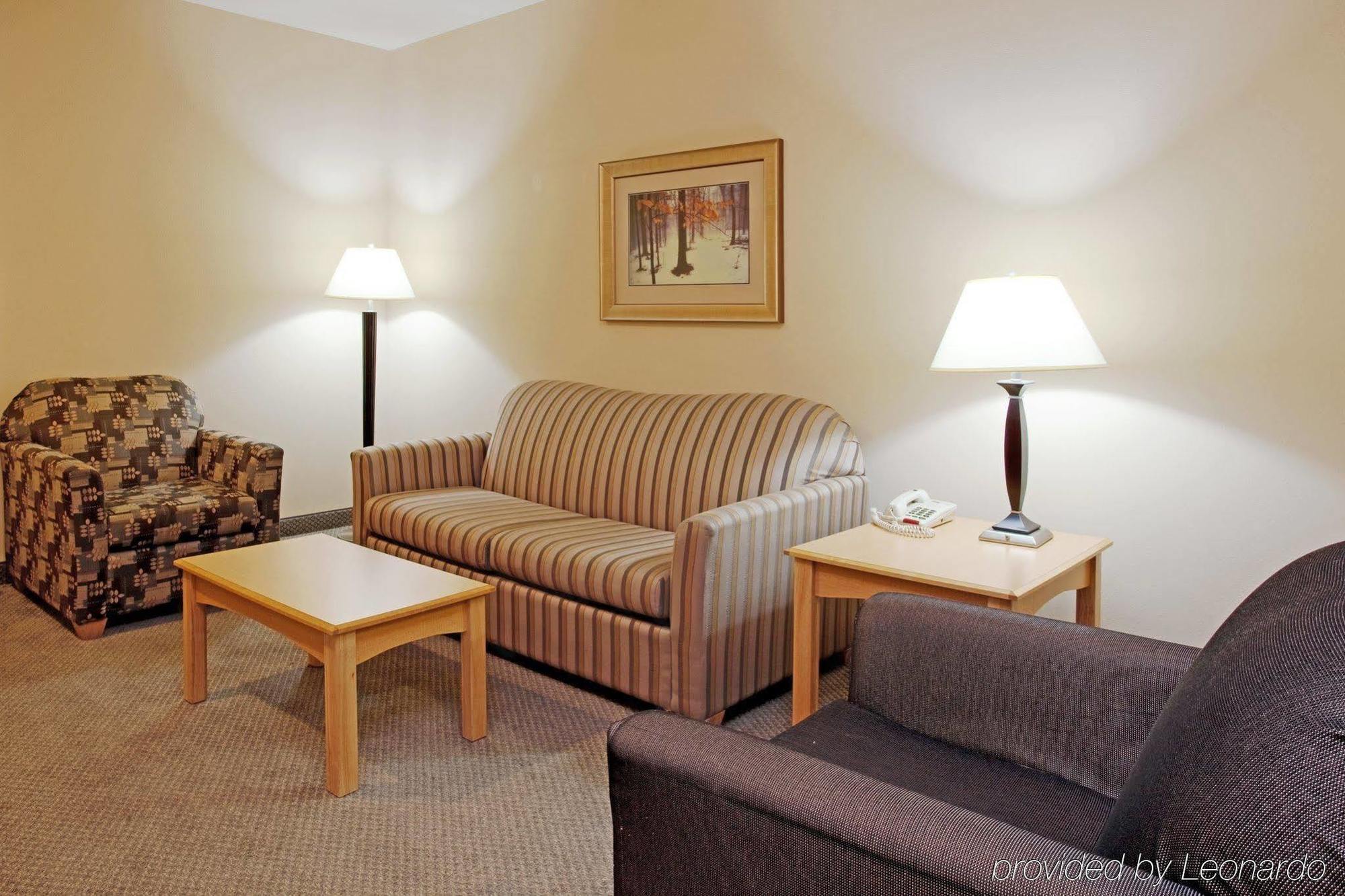 Holiday Inn Express & Suites Amarillo By Ihg Habitación foto